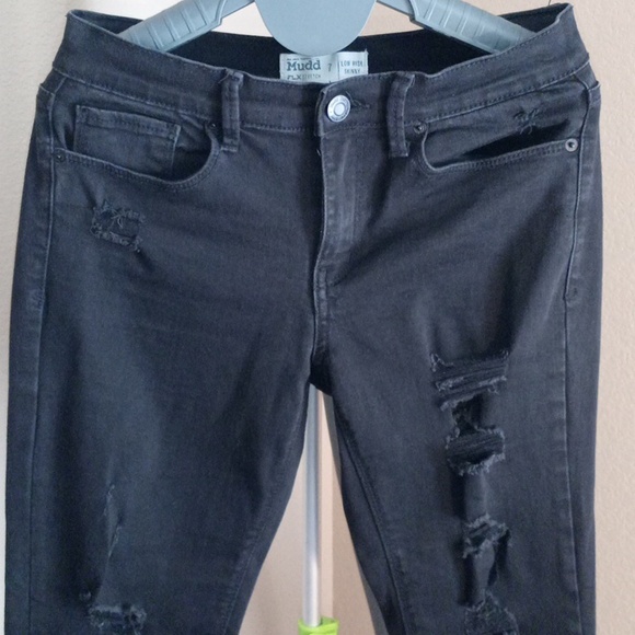 EUC Mudd Girl's Black Distressed Skinny Stretch Jeans Size 7 - Picture 2 of 9